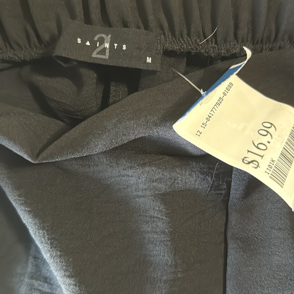 Black, flowy pants/Elastic waist band - Picture 3 of 6